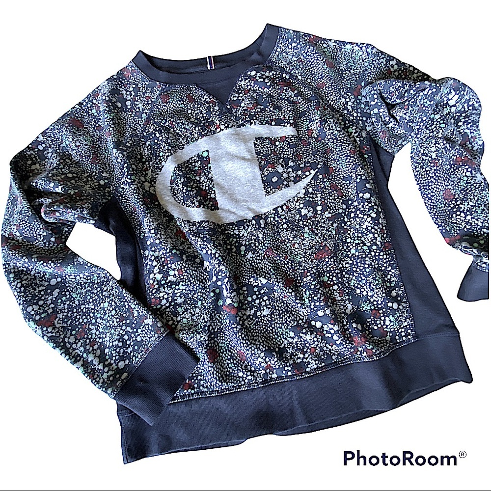 𝅺Champion• Pullover patterned shirt• Size Med